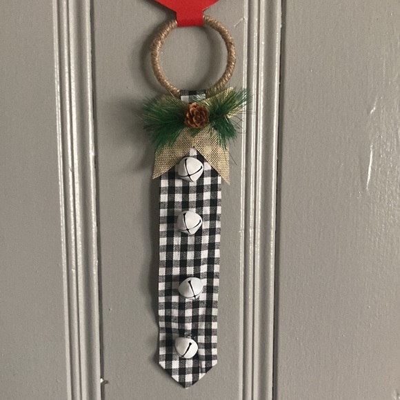 NWT White & Black Buffalo Check Holiday Door Knob Hanger w/ Bells & Pinecone - Picture 7 of 7